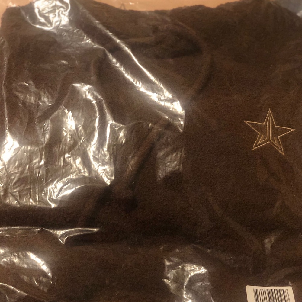 ⭐️HP🎉NWT Jeffree Star ⭐️ Brown Teddy PullOver⭐️ - Picture 4 of 16